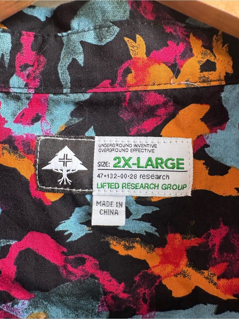 LRG Lifted Research Group Short Sleeve Shirt 2X - Picture 2 of 6